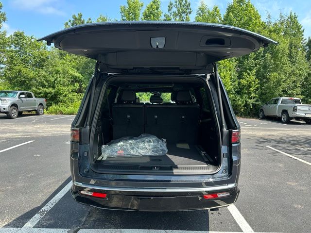 2025 Jeep Wagoneer L Series III photo 6