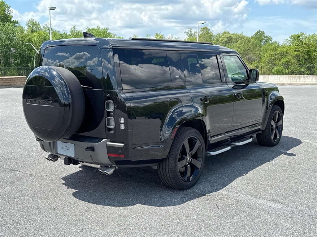 2024 Land Rover Defender V8 photo 8
