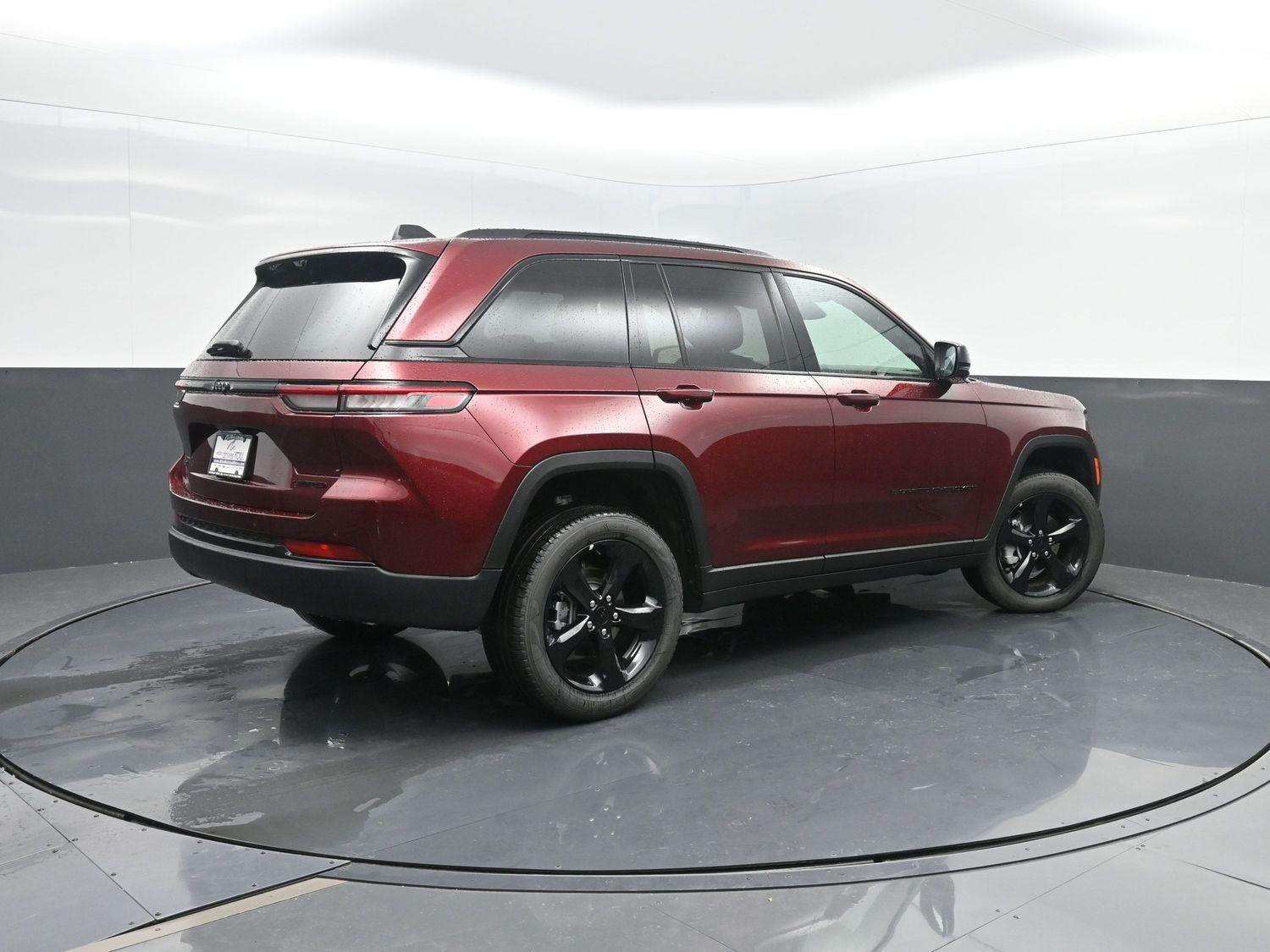 2025 Jeep Grand Cherokee Limited photo 2