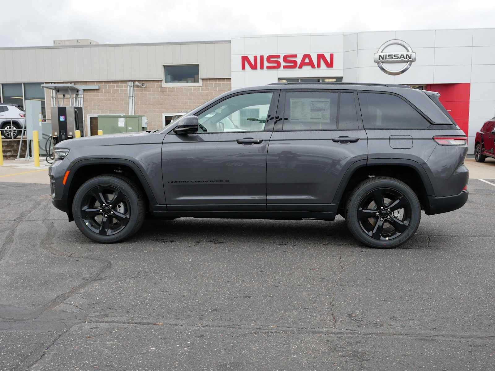 2025 Jeep Grand Cherokee Altitude photo 4