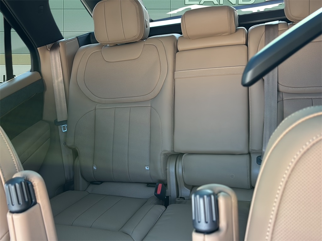 2025 Land Rover Range Rover Sport SE photo 11