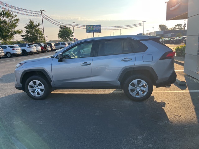 2023 Toyota RAV4 LE photo 36