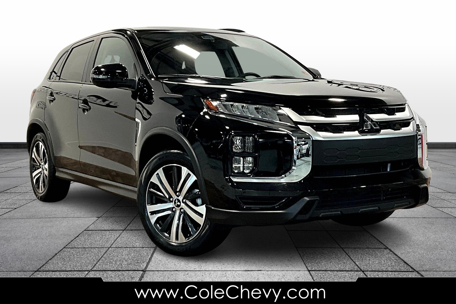 2025 Mitsubishi Outlander Sport SE's photo