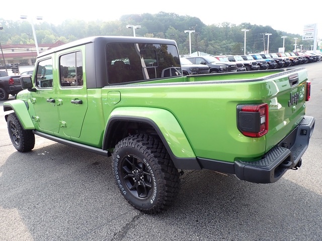 2025 Jeep Gladiator Willys photo 3