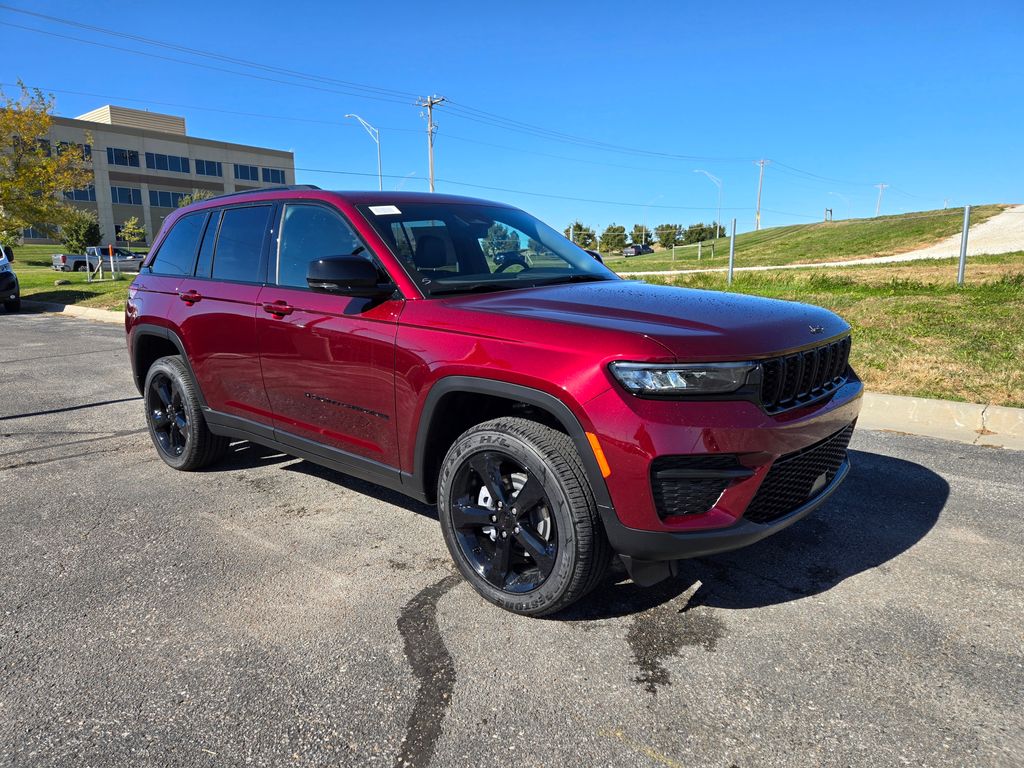 2025 Jeep Grand Cherokee Altitude's photo