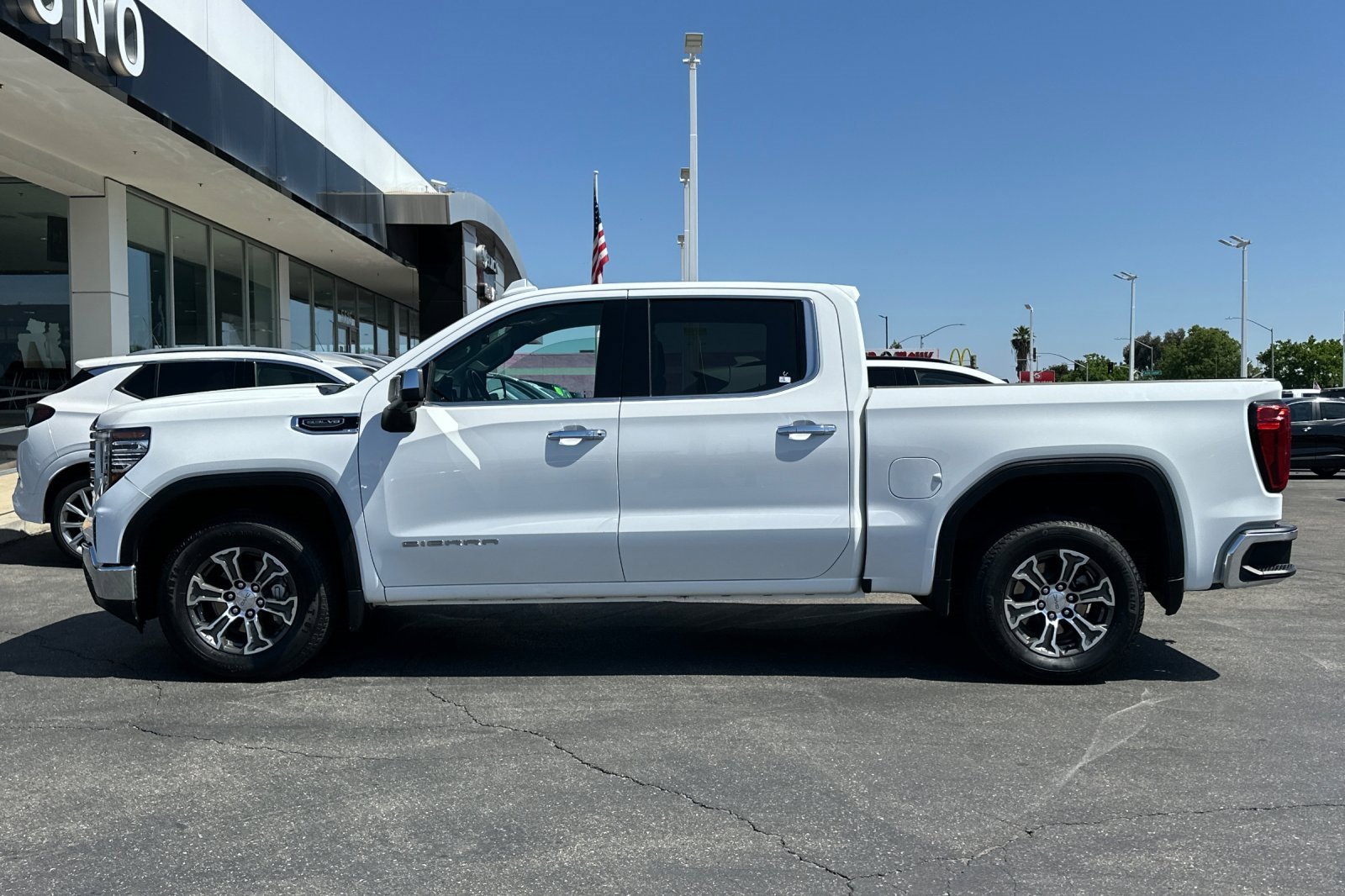 2024 Gmc Sierra 1500 SLT photo 2