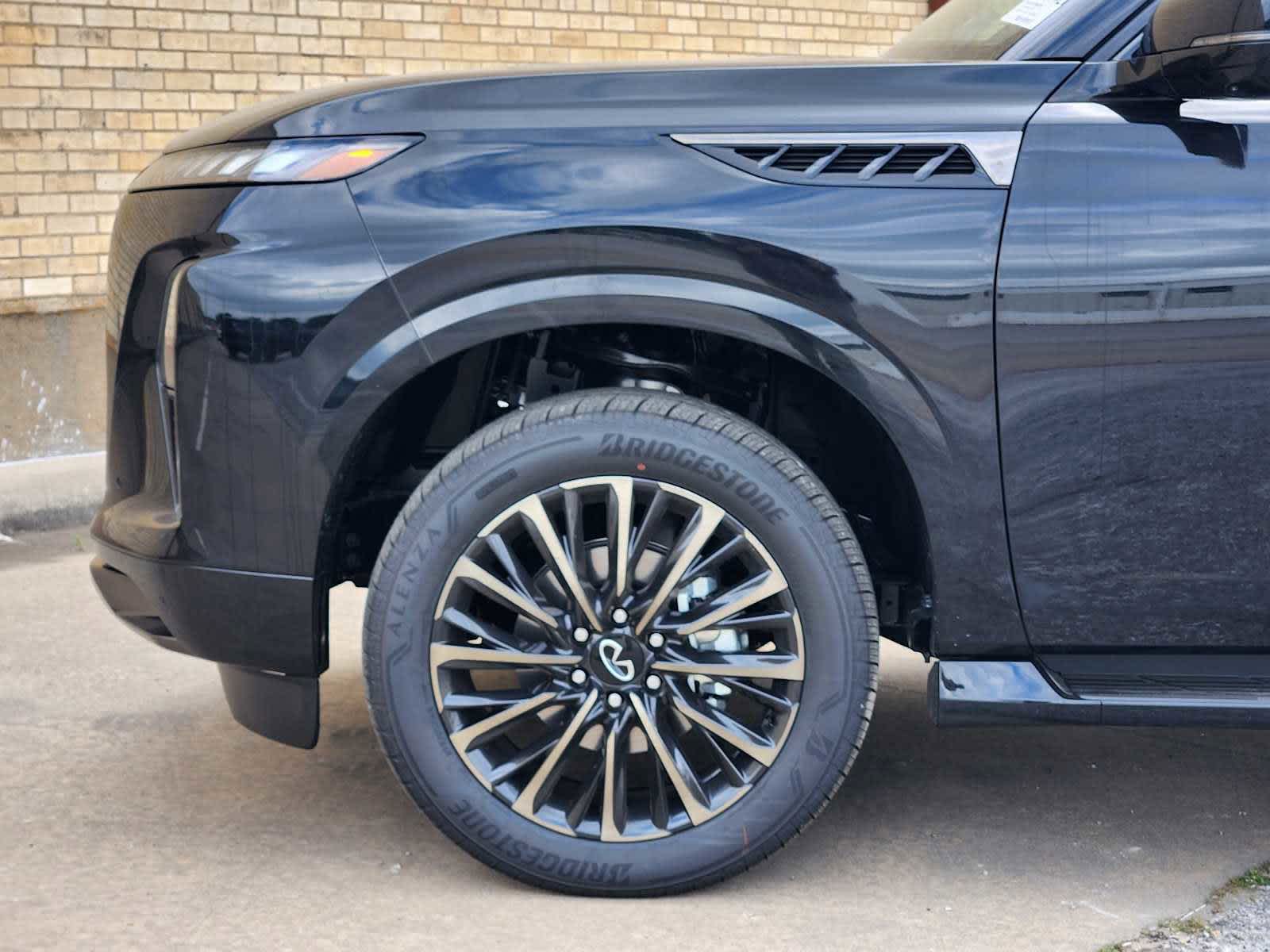 2025 Infiniti QX80 photo 6