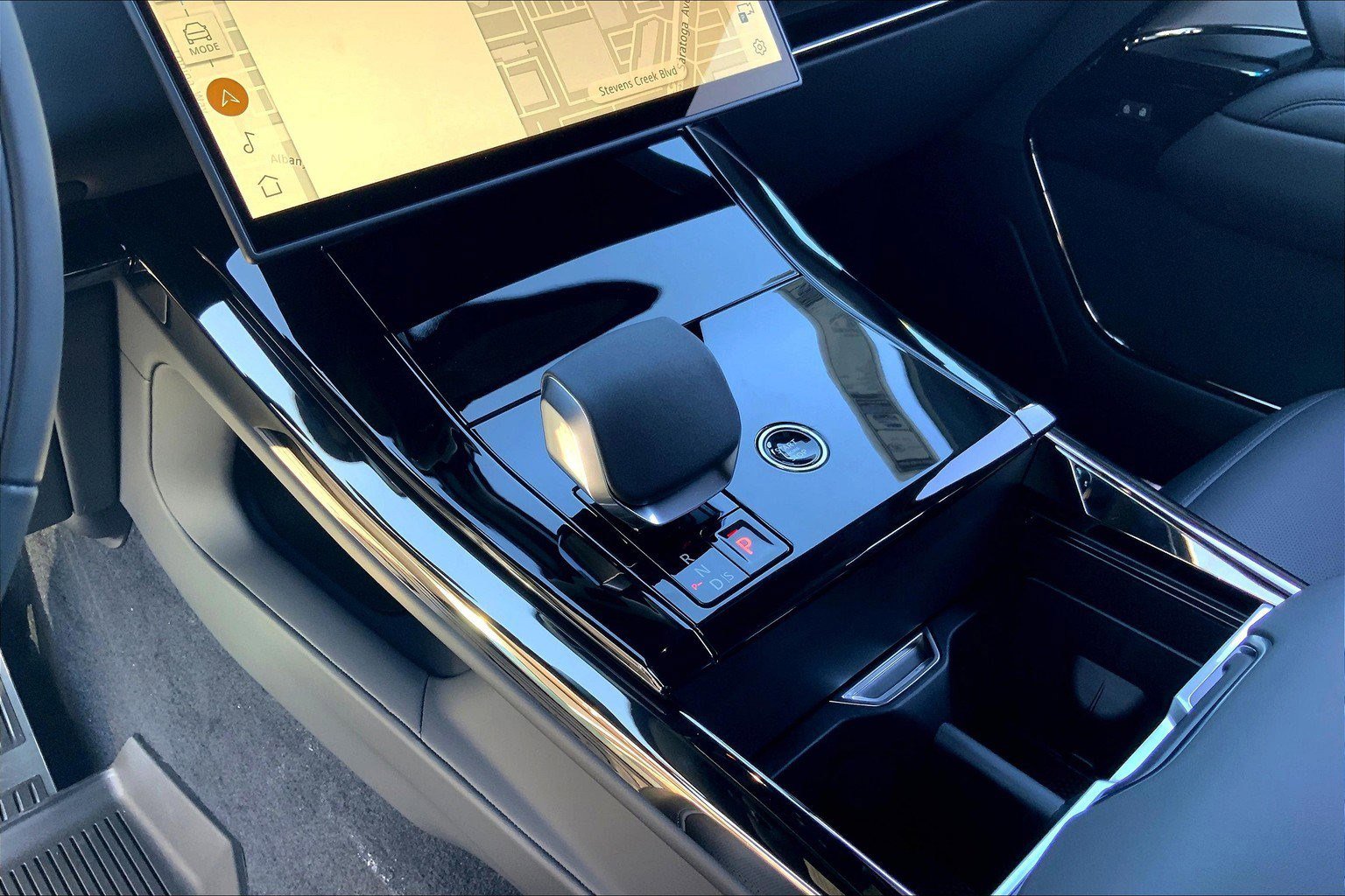 2025 Land Rover Range Rover Sport P400 Dynamic SE photo 4