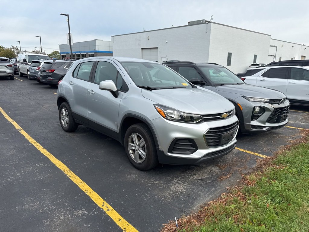 2020 Chevrolet Trax LS photo 2