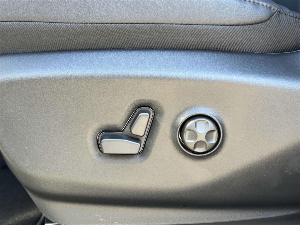 2026 Chrysler Voyager LX photo 27