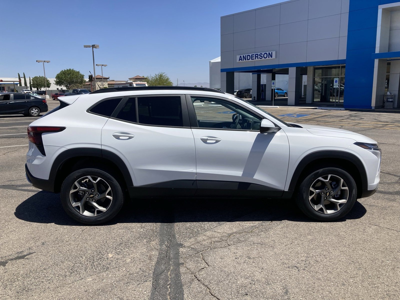 2025 Chevrolet Trax LT photo 4
