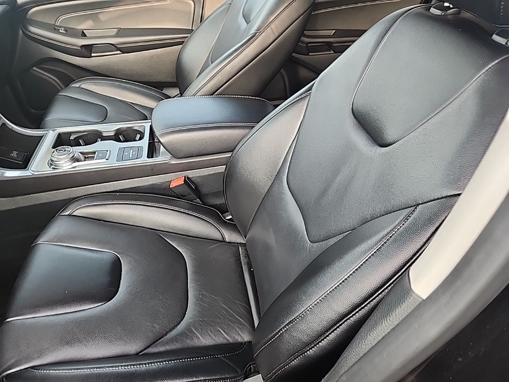 2022 Ford Edge Titanium photo 9