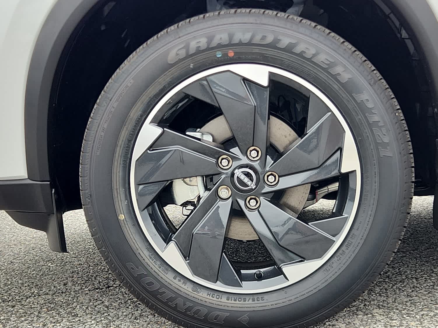 2026 Nissan Rogue SV photo 2