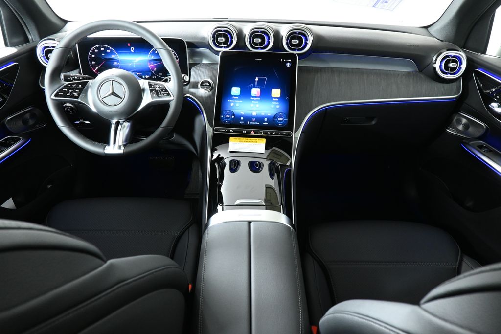 2025 Mercedes Benz GLC 300 4MATIC photo 4