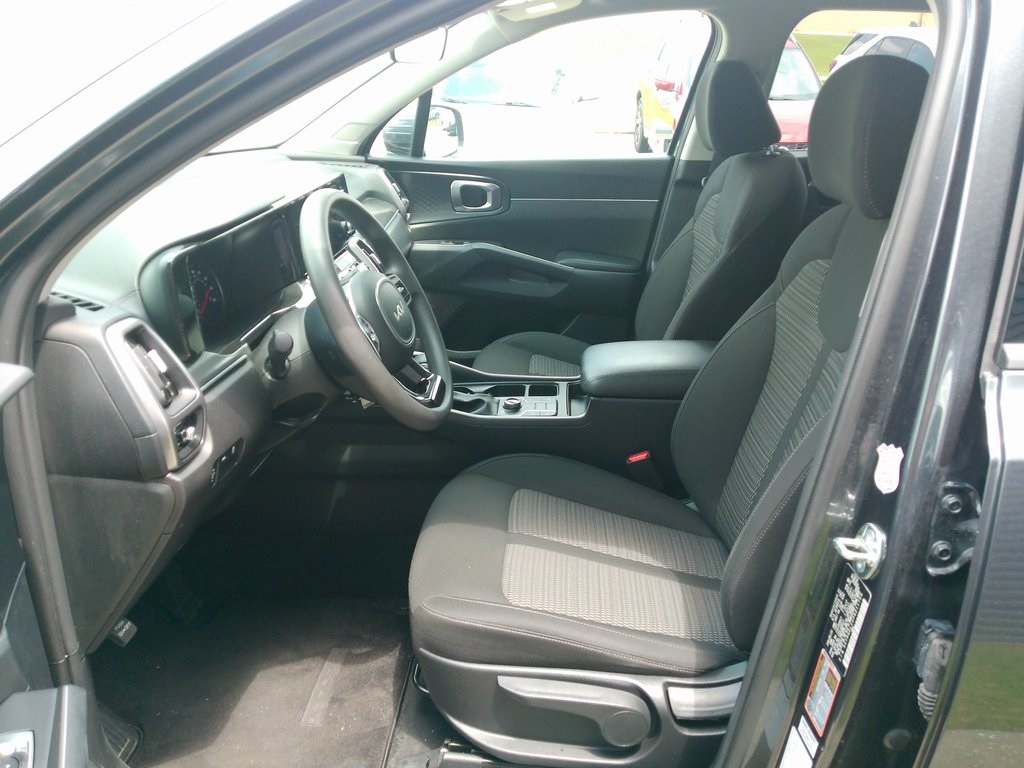 2023 Kia Sorento LX photo 8