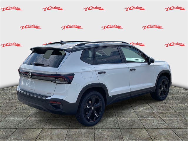 2025 Volkswagen Taos SE photo 3