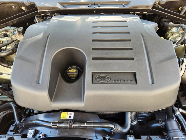 2025 Land Rover Defender 130 X-Dynamic SE photo 19