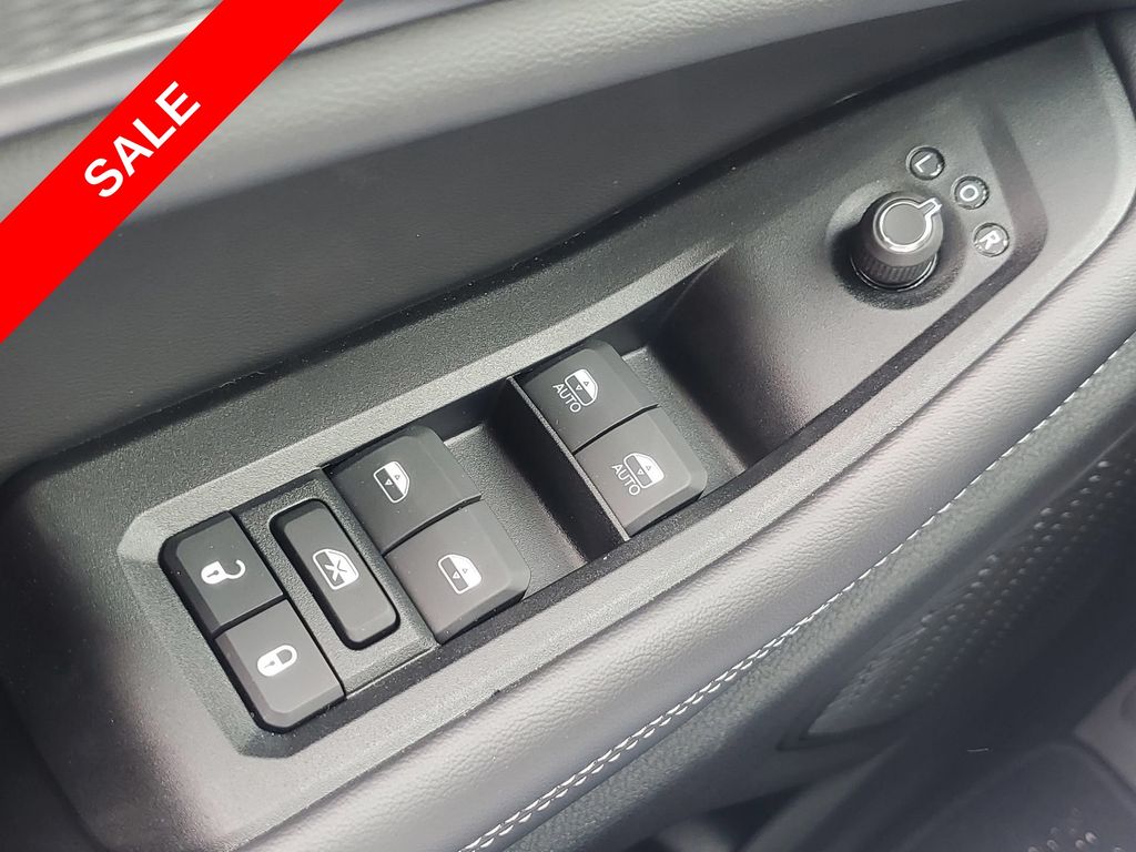 2025 Jeep Grand Cherokee Laredo Altitude photo 32