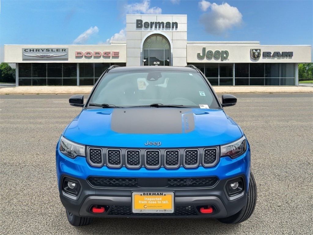 2023 Jeep Compass Trailhawk photo 2