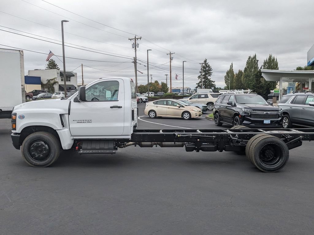 2024 Chevrolet Silverado 5500HD Work Truck photo 3