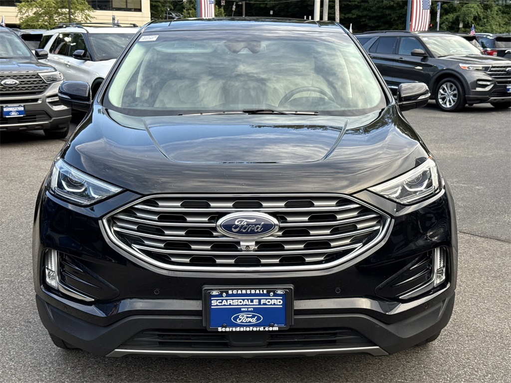 2019 Ford Edge Titanium photo 2