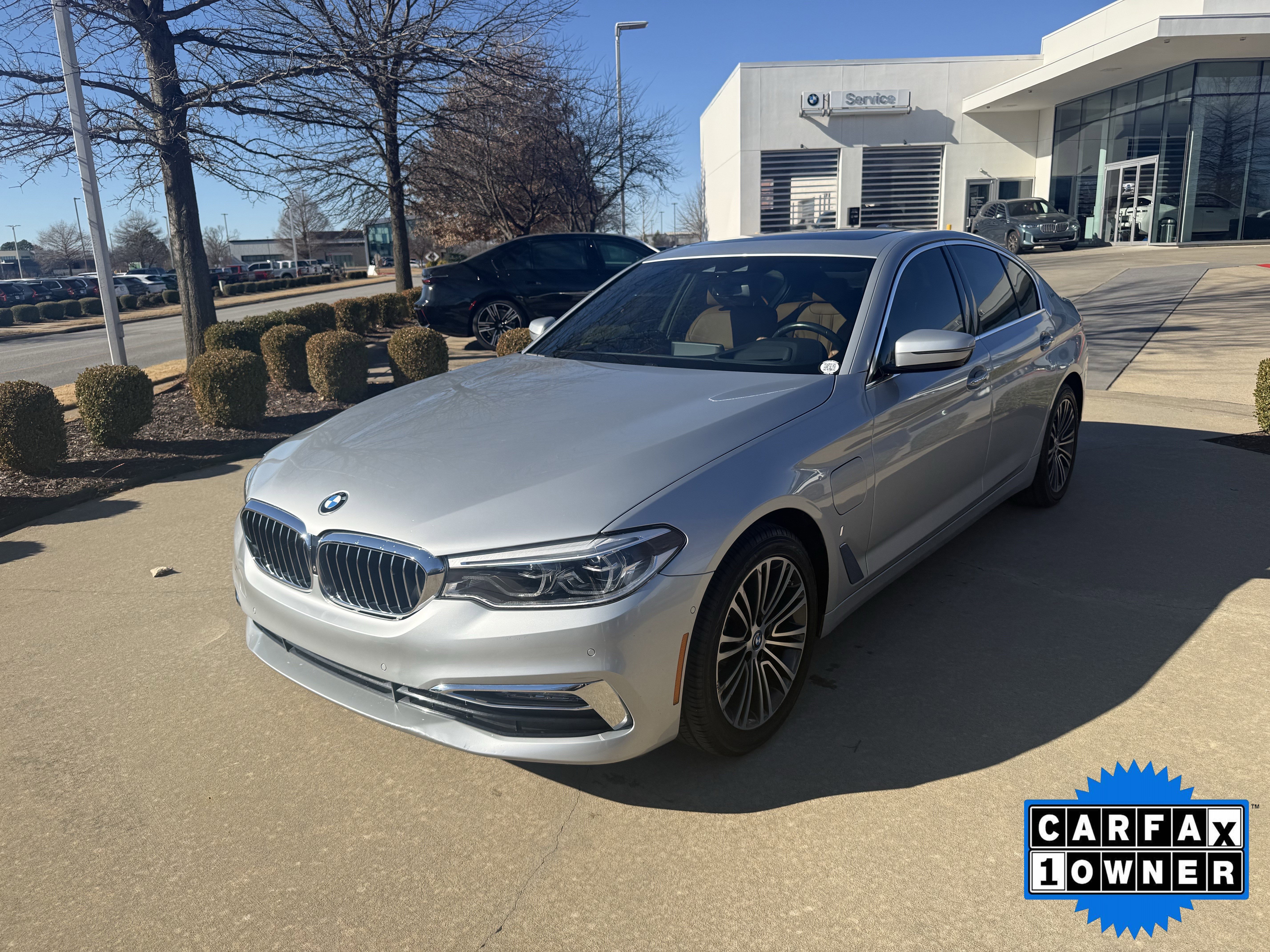 2018 BMW 5 Series 530e's photo