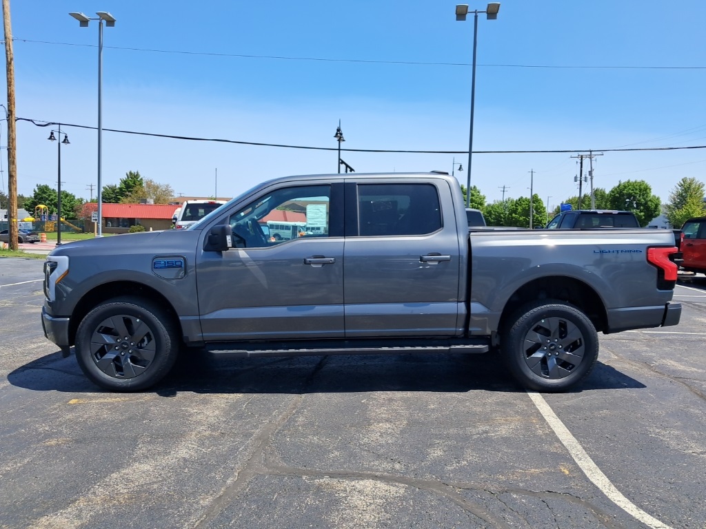2025 Ford F-150 Lightning photo 3