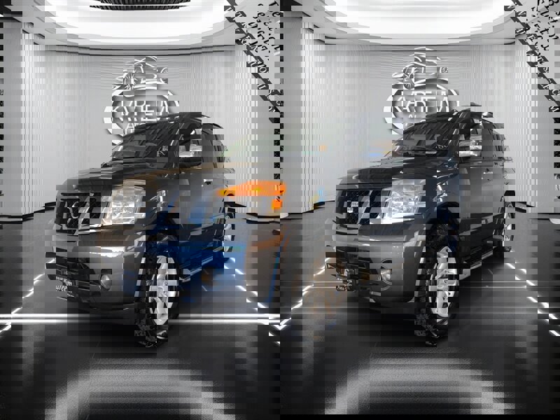 2011 Nissan Armada SV's photo