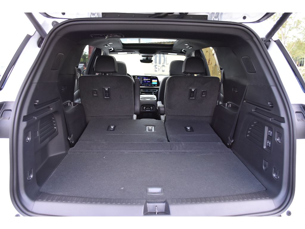 2025 Chevrolet Traverse High Country photo 14