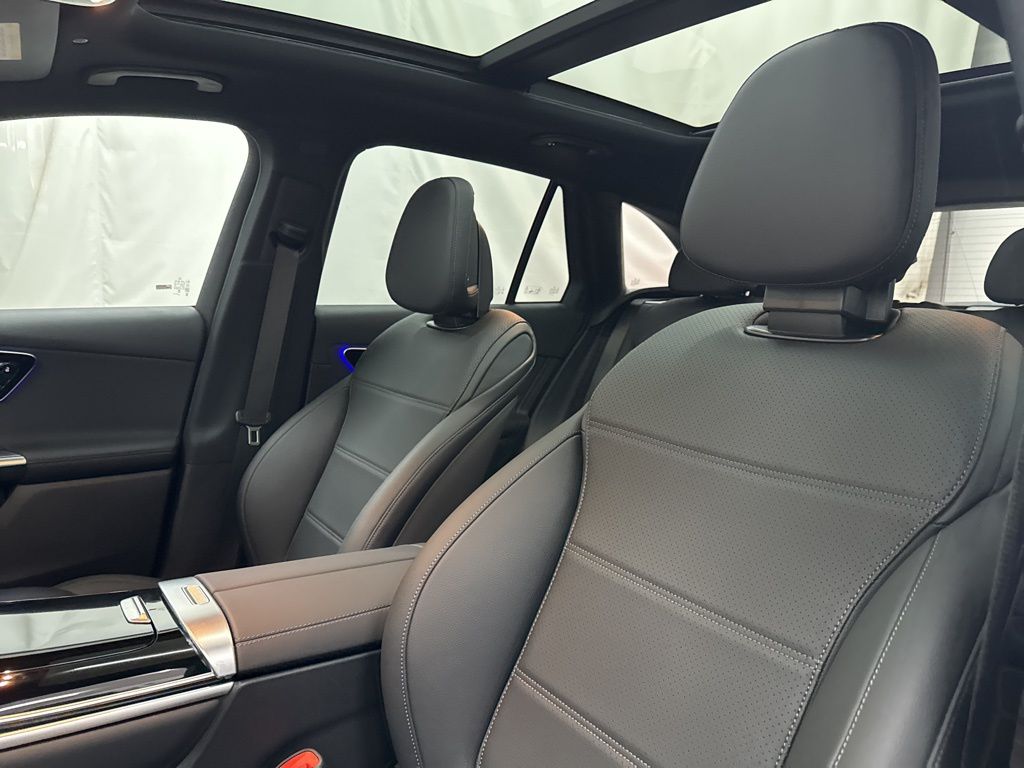 2026 Mercedes Benz GLC 300 photo 9