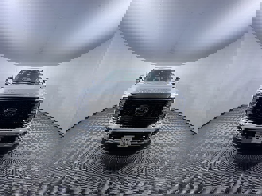 2025 Ford F-350 Lariat photo 3