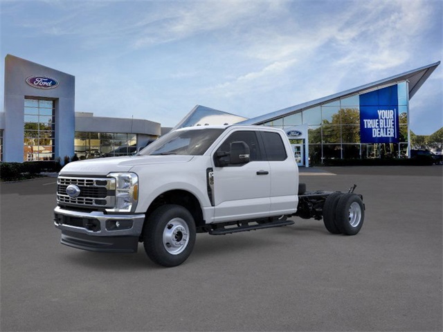 2026 Ford F-350 Super Duty Chassis Cab XL's photo