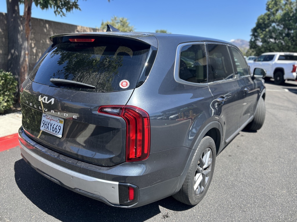 2024 Kia Telluride LX photo 3