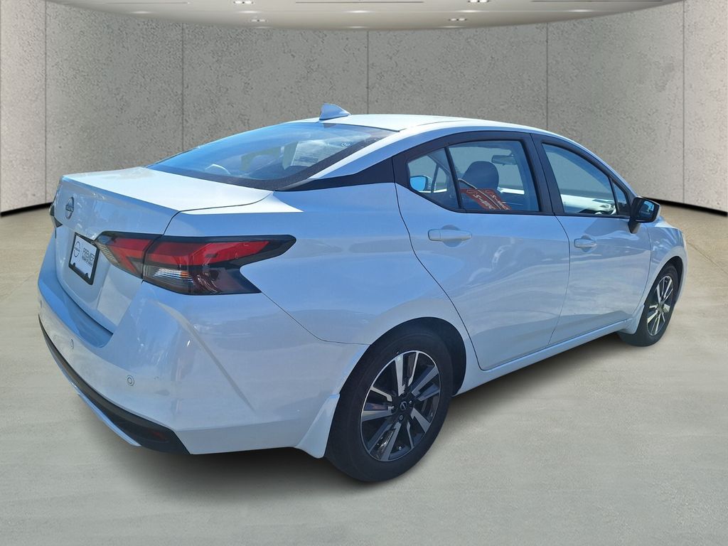 2025 Nissan Versa SV photo 4