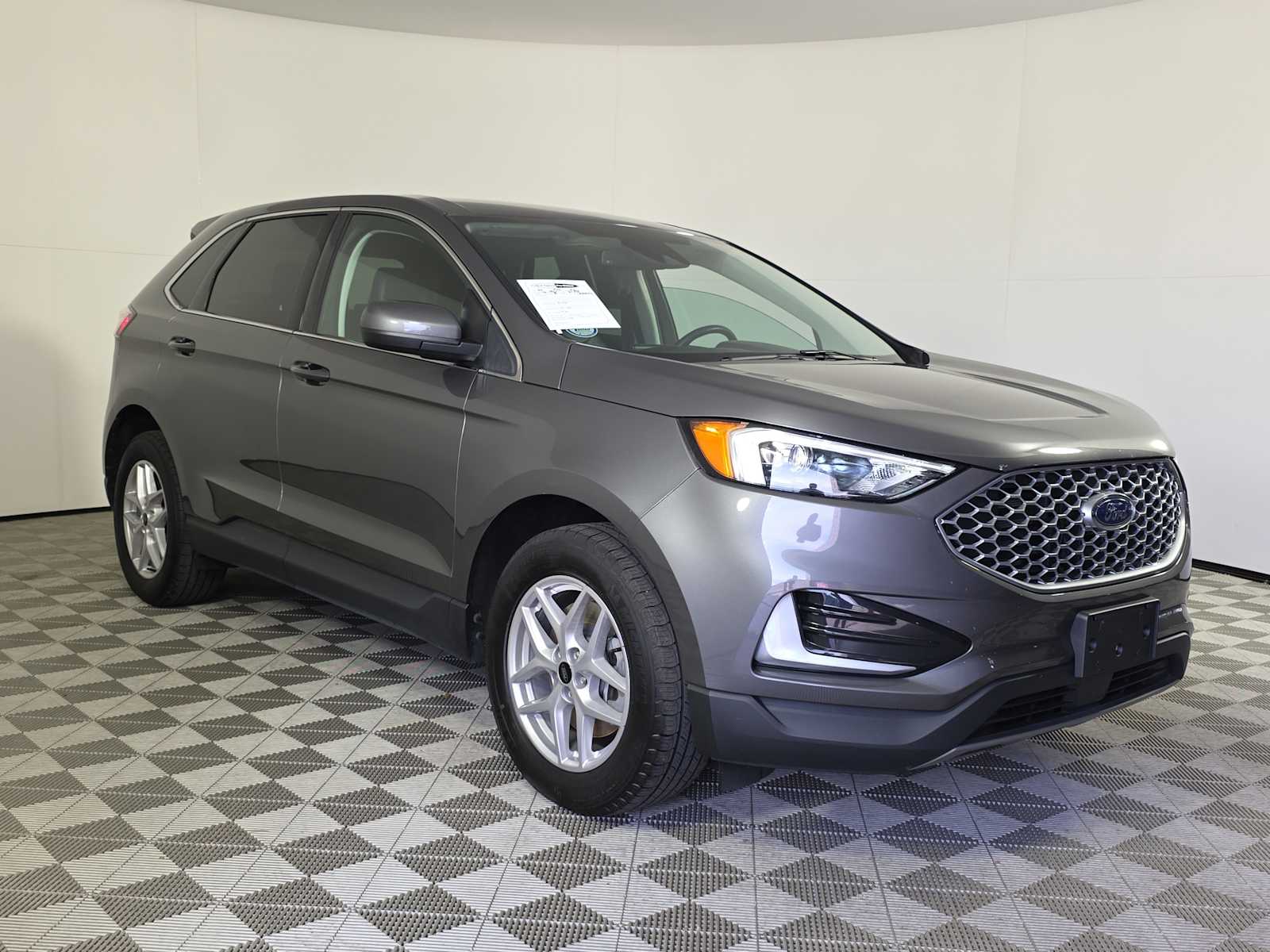 2023 Ford Edge SEL photo 4