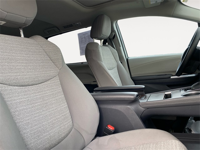 2023 Toyota Sienna LE photo 15