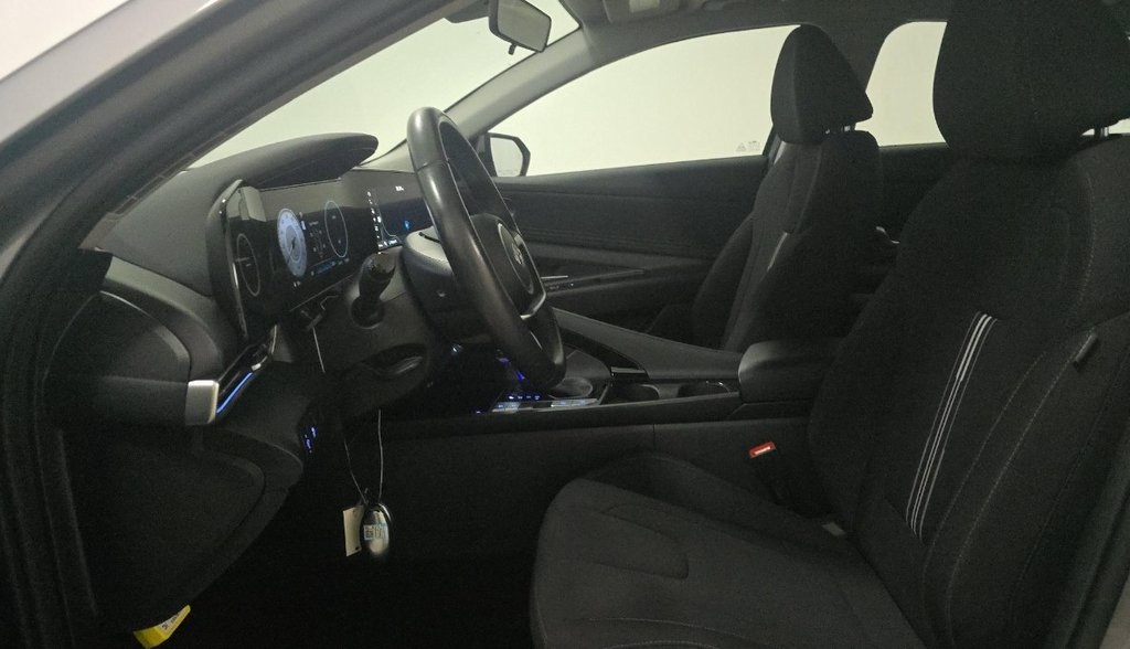 2025 Hyundai Elantra SEL Convenience photo 2