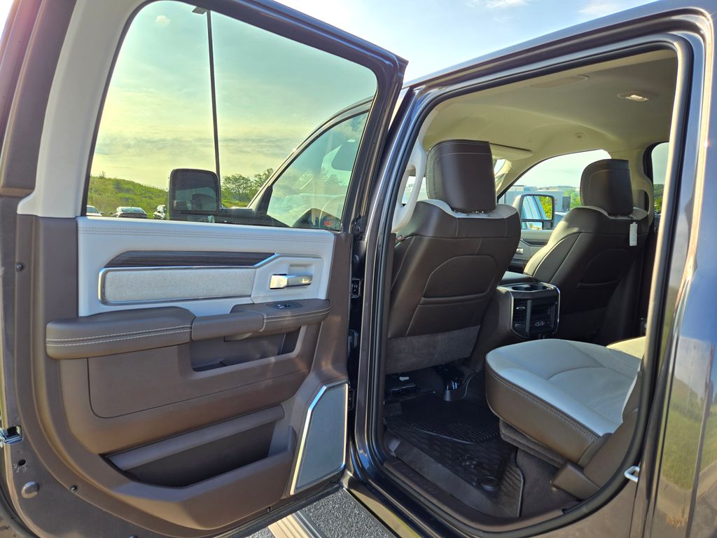 2025 Ram 2500 Laramie photo 25