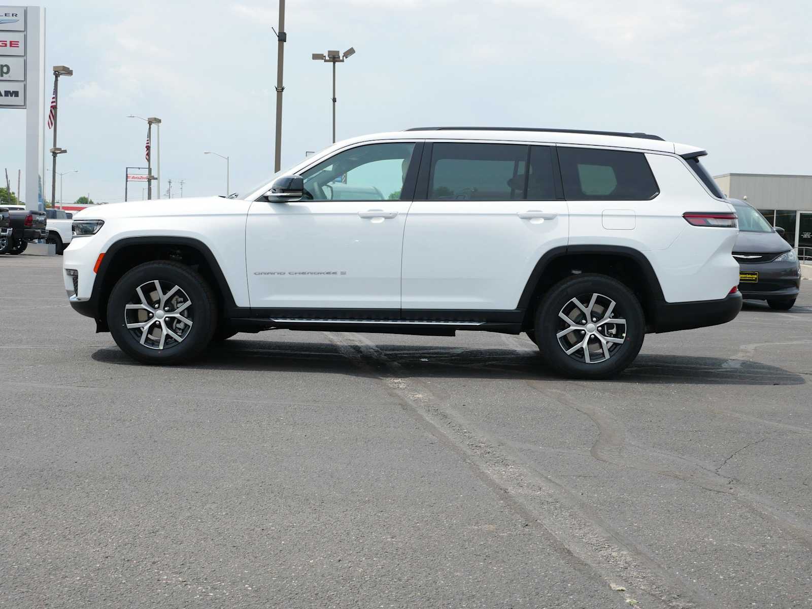 2025 Jeep Grand Cherokee Limited photo 4