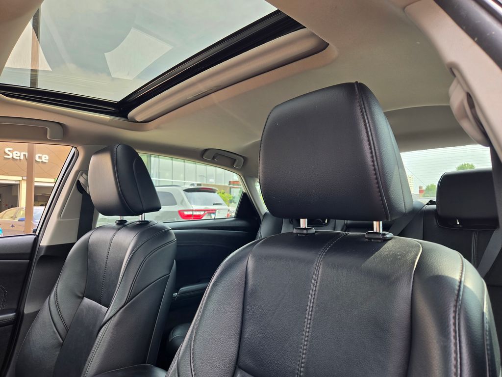 2016 Toyota Avalon Touring photo 21