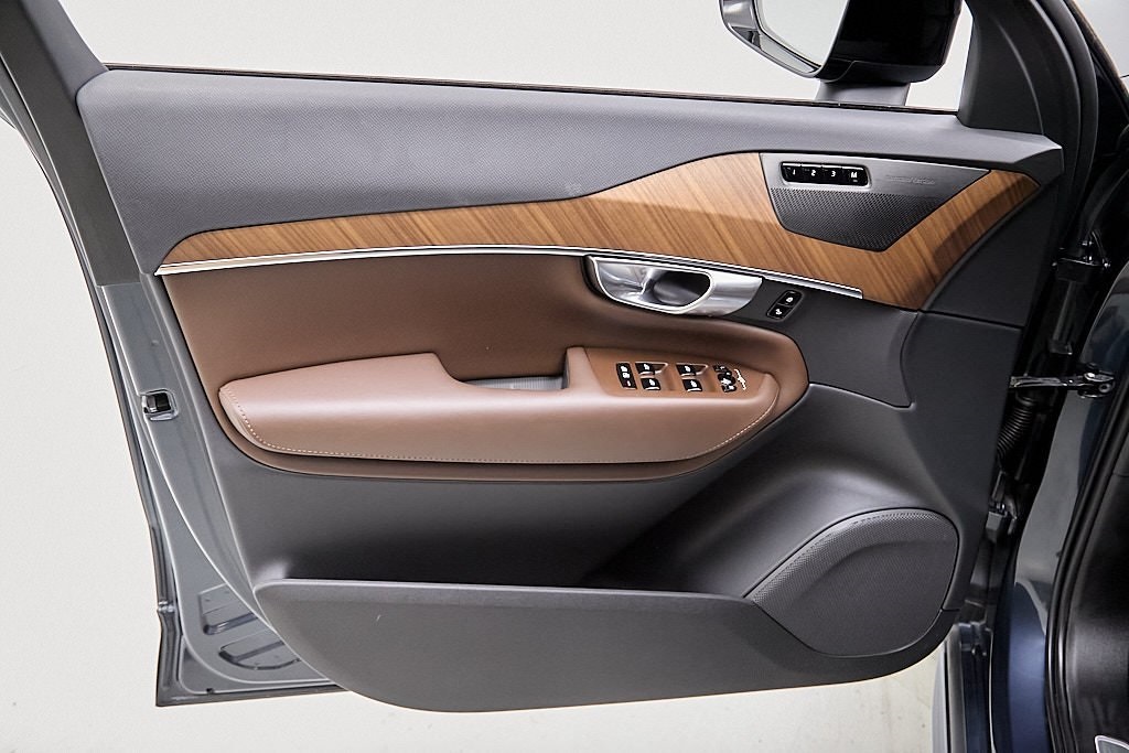 2023 VOLVO XC90 - Image 11