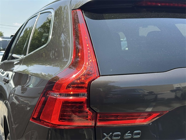 2023 Volvo XC60 B5 Plus photo 13