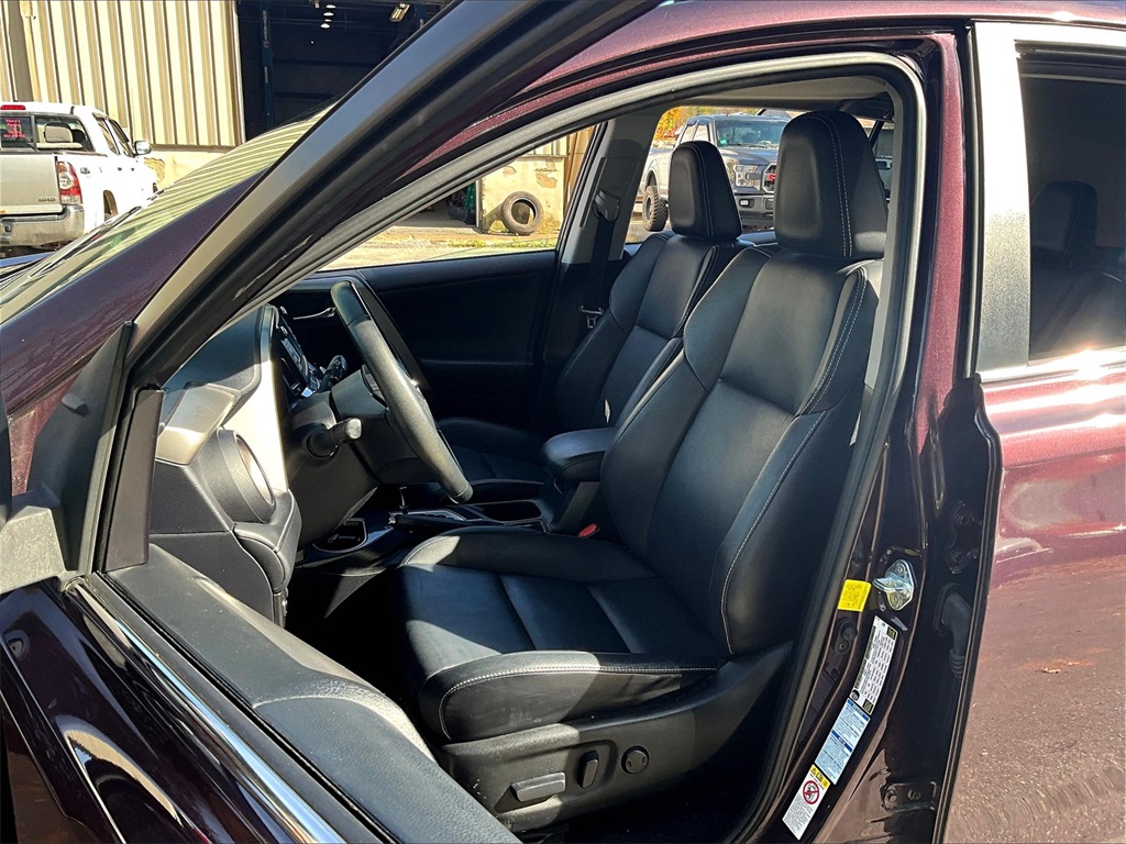 2017 Toyota RAV4 Limited photo 10