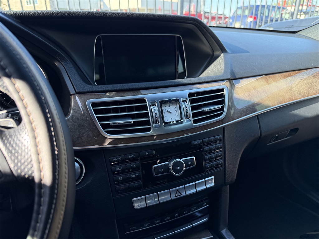 2015 Mercedes Benz E 350 4MATIC photo 3