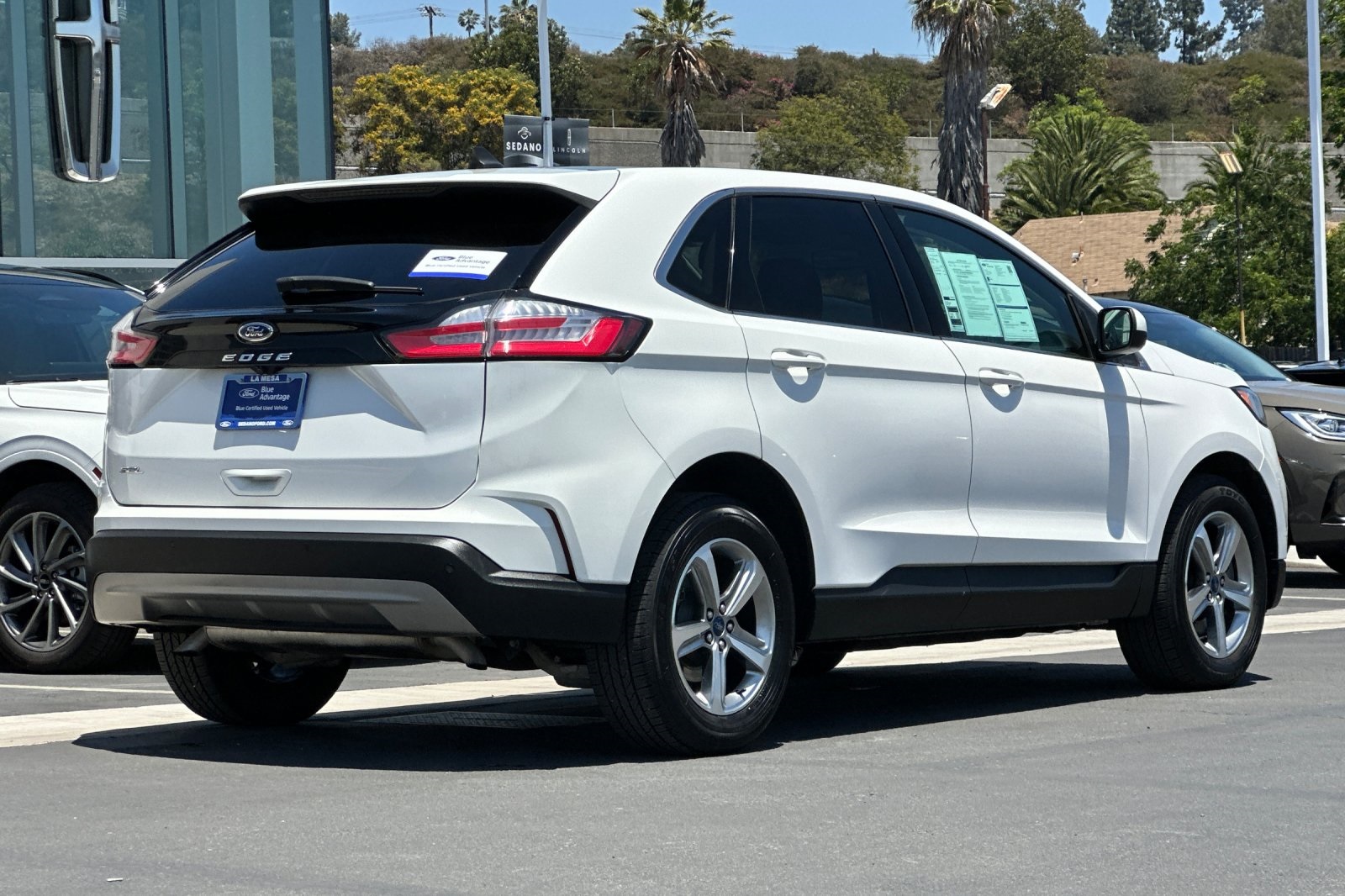 2021 Ford Edge SEL photo 2