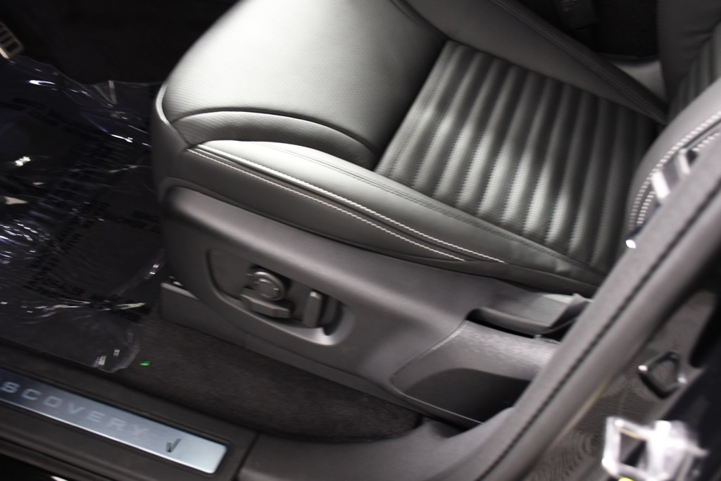 2025 Land Rover Discovery SE photo 13