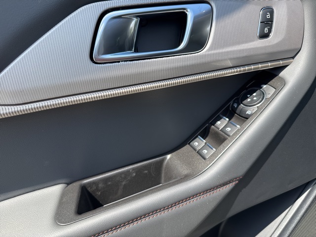 2025 Ford Explorer photo 21