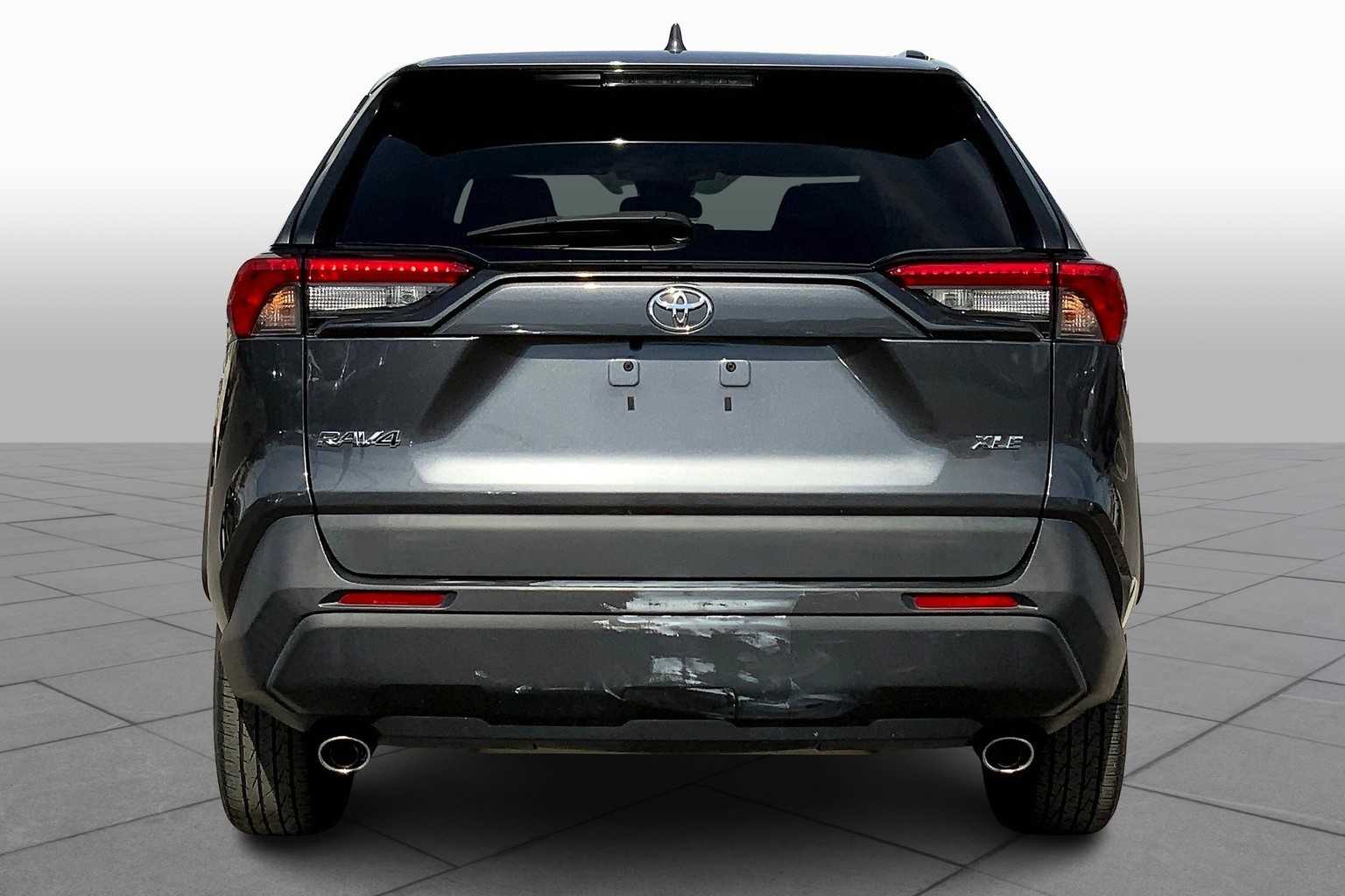 2021 Toyota RAV4 XLE photo 4