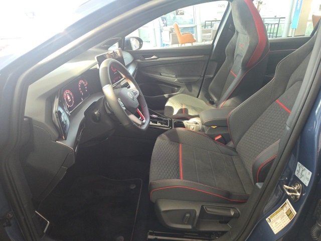 2025 Volkswagen Golf GTI SE photo 18