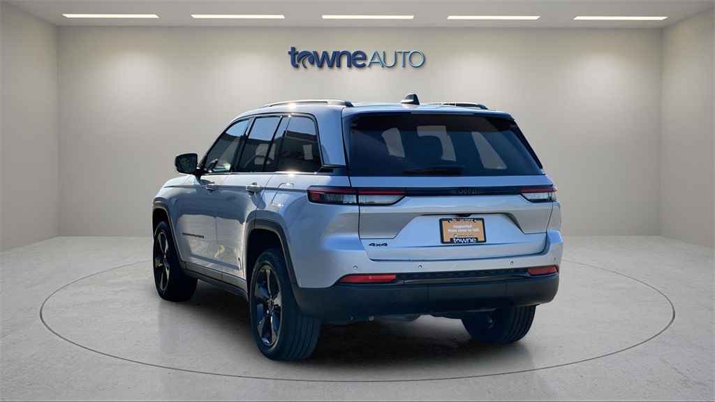 2023 Jeep Grand Cherokee Altitude photo 2